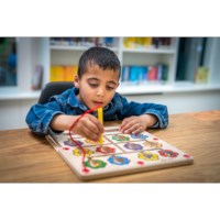 Motoriekbord - bloemen | Educo | Spelbord | Magneetpen | SPOORZOEKER.