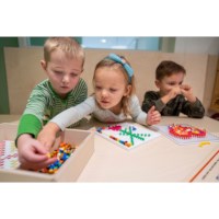 Plaats de kraal - vierkant raster | Educo | Spelkist | KRALO.