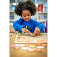 Giraffe - samen in het wild | Educo | Legpuzzel | 121 puzzelstukken | DIERENVRIEND.