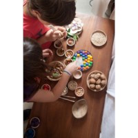 Sorteerbakjes met knikkers | Grapat | Regenboog